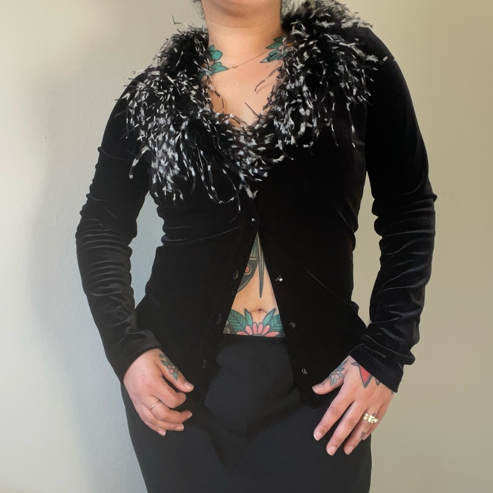 Vintage Georgiou Studio Black Velvet Feather
Trim Cardigan Size Small